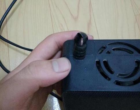 充电器绿灯亮但不充电是什么原因？如何排查？