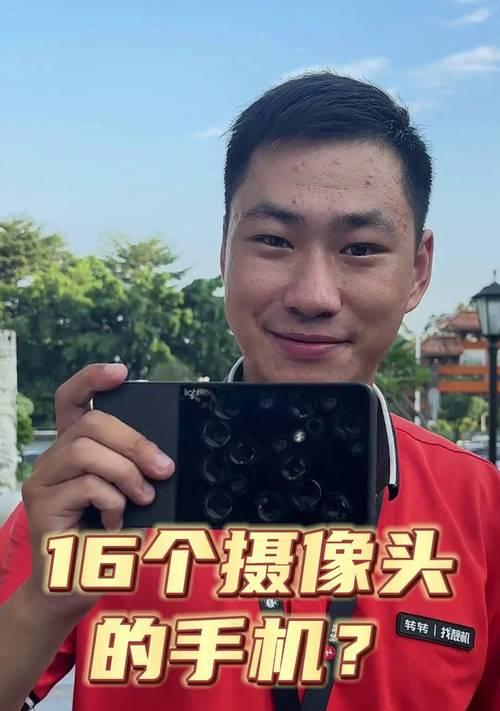 哪款手机配备了三个相同的摄像头？