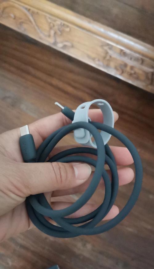 充电器插头如何固定在手机上？固定不稳怎么办？