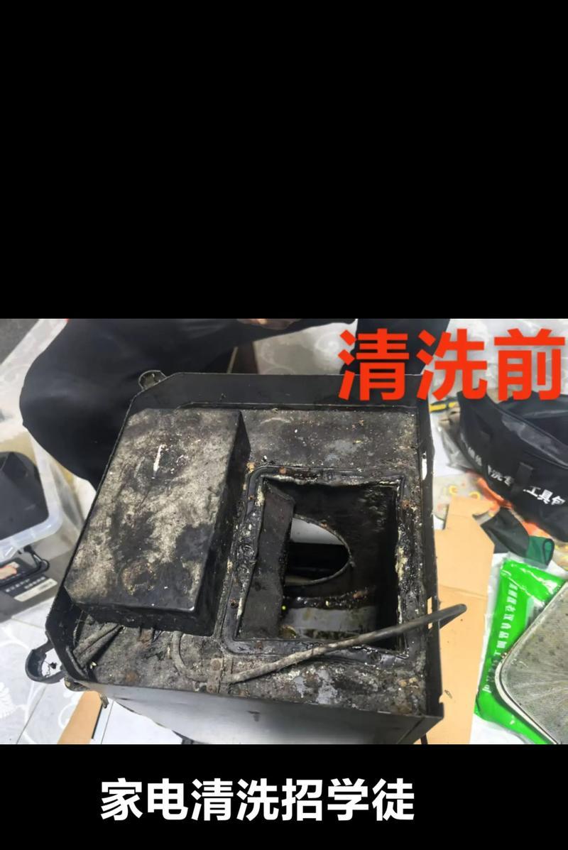 如何清洗油烟机的正确方法（让你的厨房清洁如新的秘密武器）