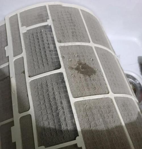 如何正确清洗空调挂机风轮（清洗空调挂机风轮的步骤和注意事项）