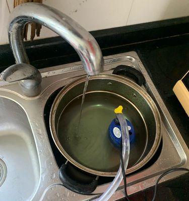 燃气热水器除垢方法，为您洗上清澈热水（清除热水器水垢）