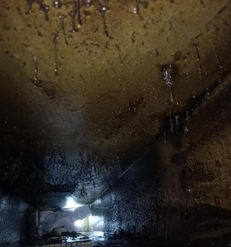 食堂油烟机清洗的有效方法（保障食堂环境卫生的关键措施）